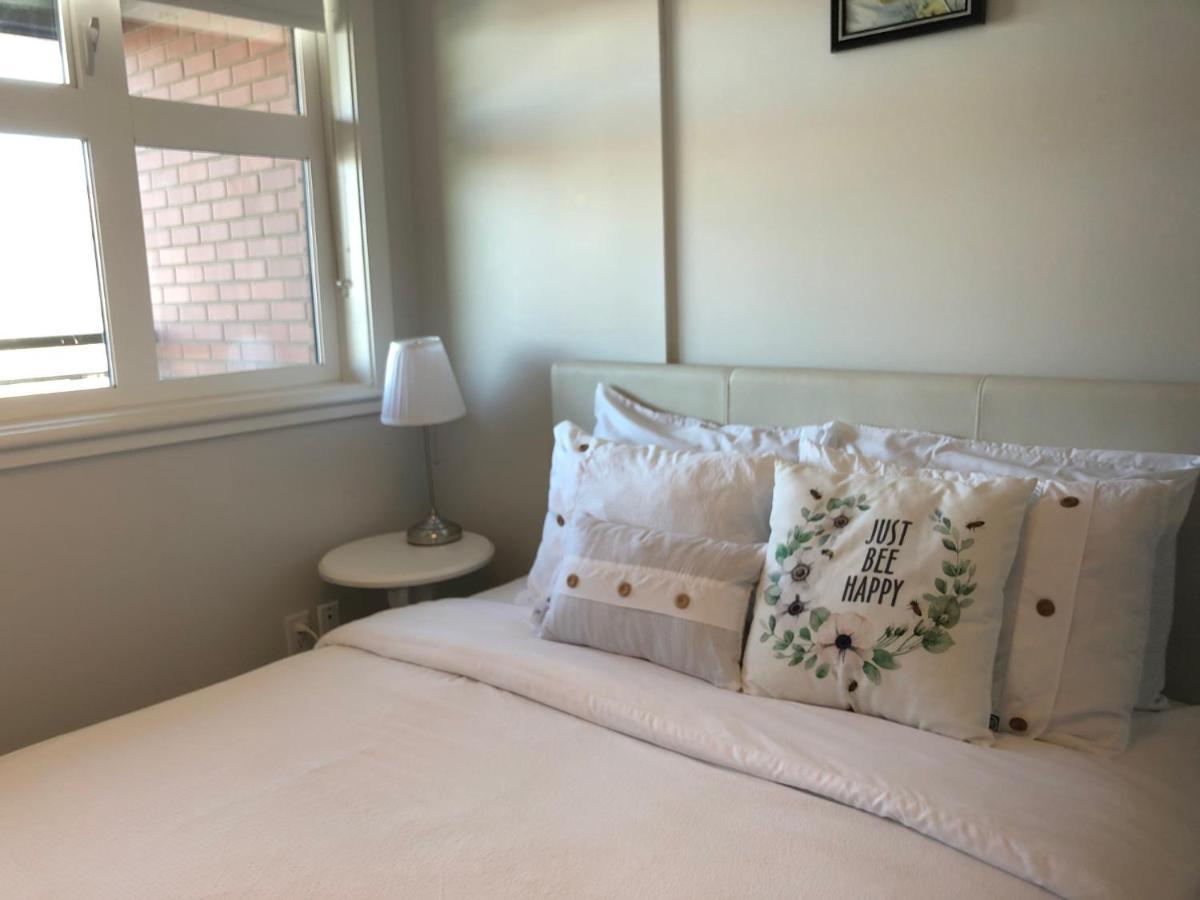 YYC Amicable, Cozy, High Speed Internet, Sleeps 2 Riverview Downtown Apartment מראה חיצוני תמונה