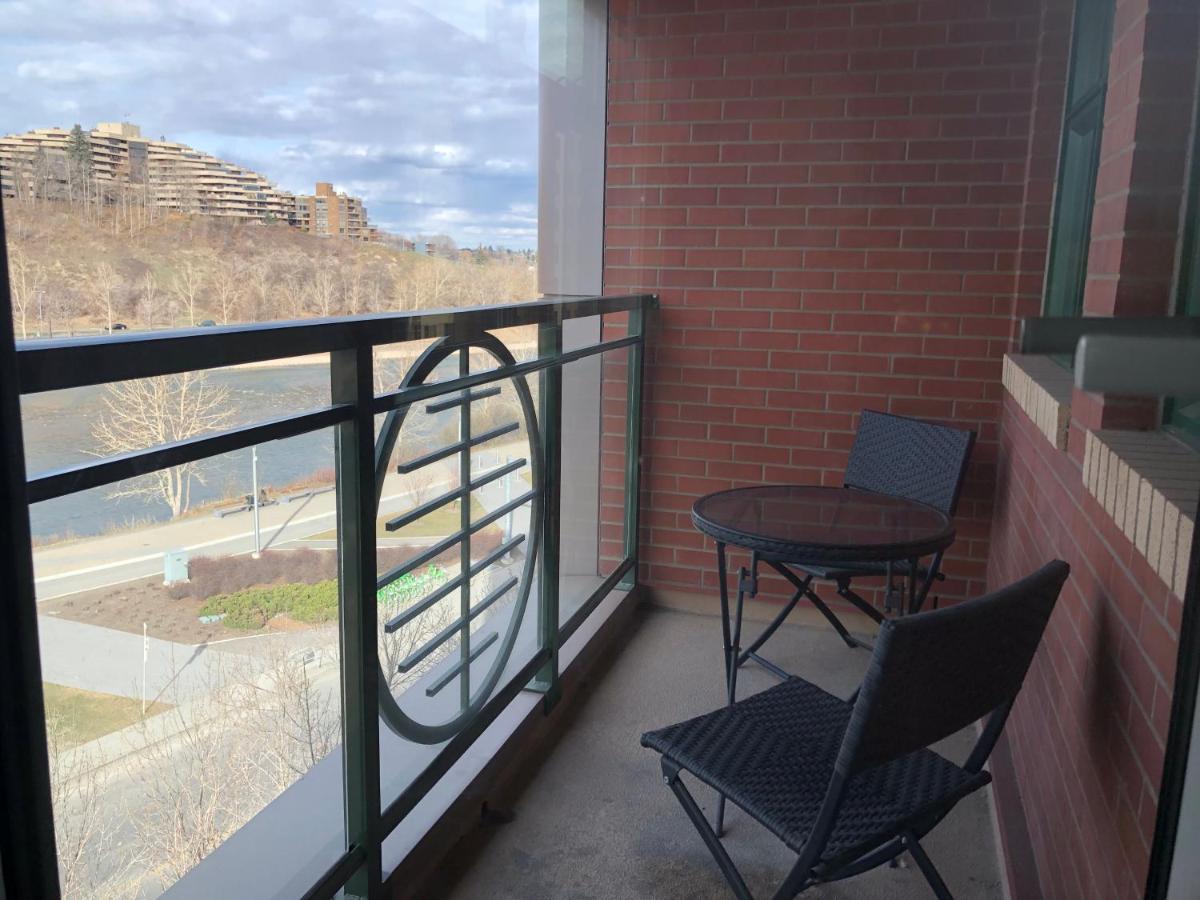 YYC Amicable, Cozy, High Speed Internet, Sleeps 2 Riverview Downtown Apartment מראה חיצוני תמונה